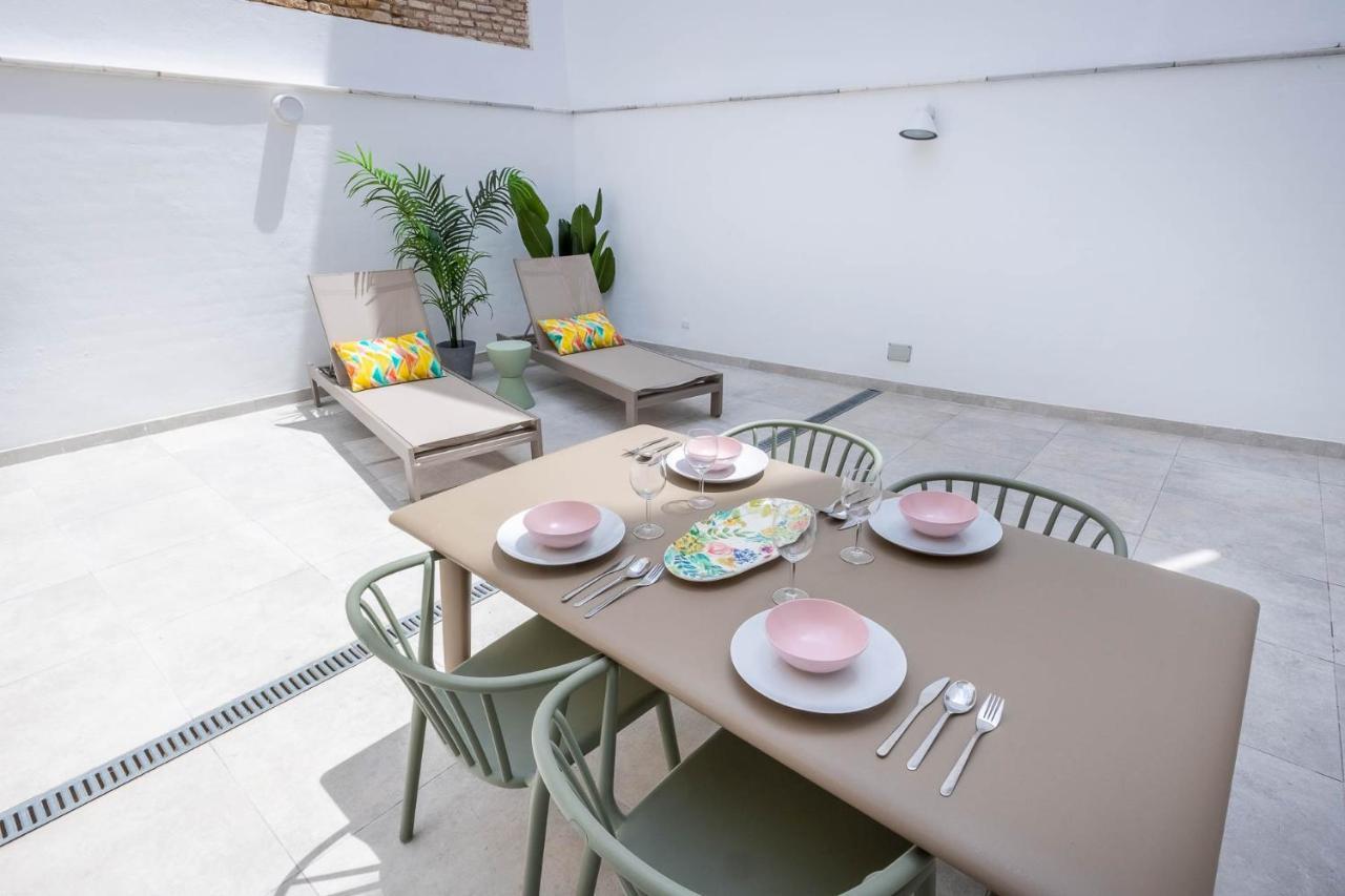 Pop Art Historia De Conde Negro Con Patio Privado Apartment Seville Exterior photo